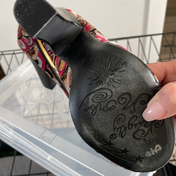 Naughty Monkey Open-Toe Pumps - Picture 4 of 7